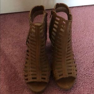 Cute Spring Heels. Dark tan
